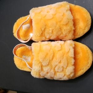 Ugg yeah poppy slides